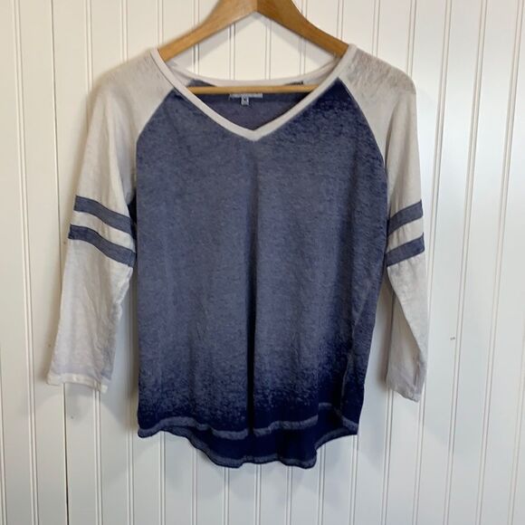 Thyme & Honey v-neck quarter sleeve top - Picture 1 of 4